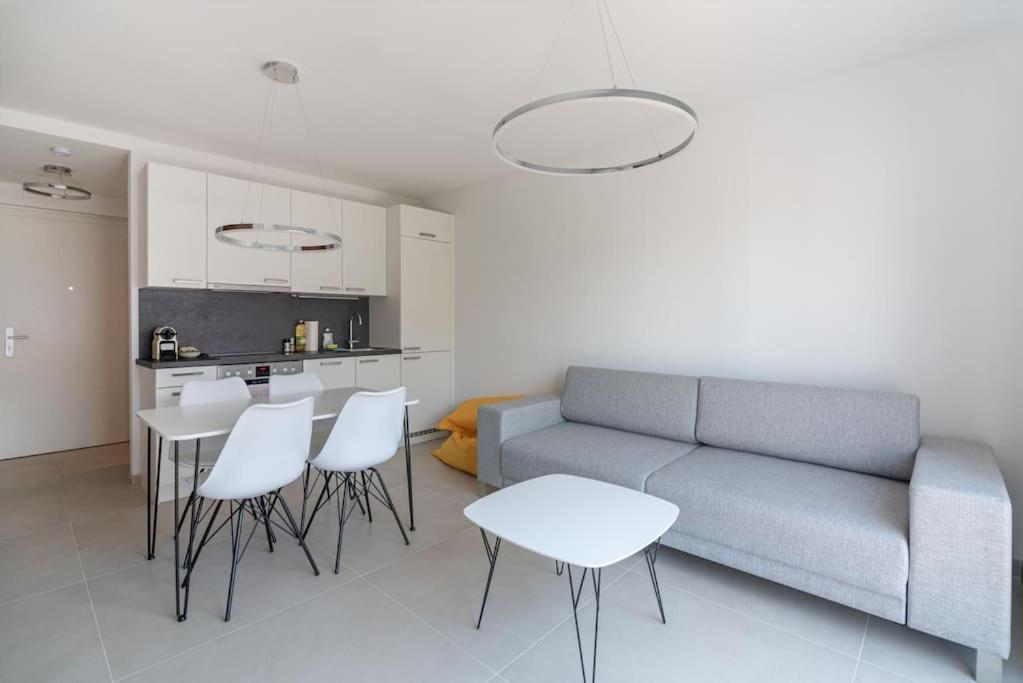 Neu Und Hell In Zentraler Ruhelage Mit Parkplatz Apartment Wina Bagian luar foto