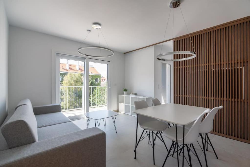Neu Und Hell In Zentraler Ruhelage Mit Parkplatz Apartment Wina Bagian luar foto