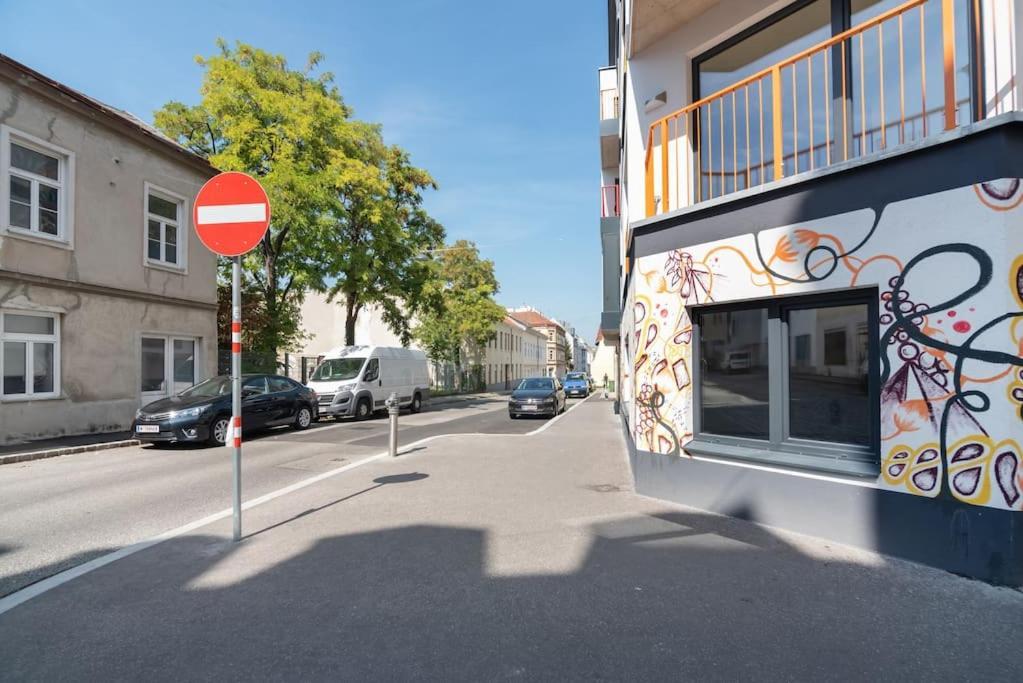 Neu Und Hell In Zentraler Ruhelage Mit Parkplatz Apartment Wina Bagian luar foto