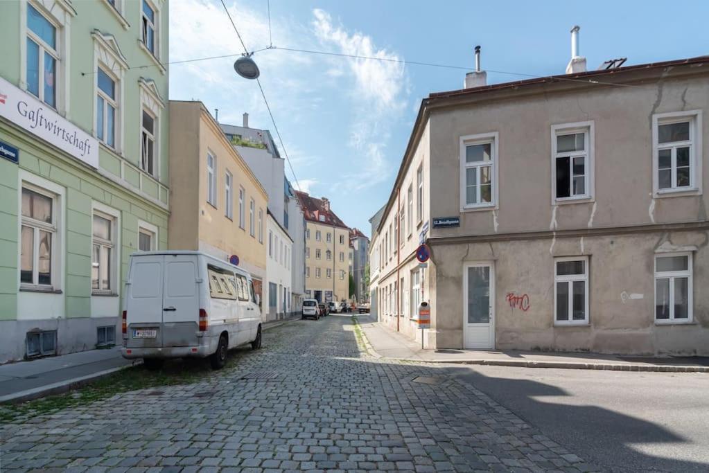 Neu Und Hell In Zentraler Ruhelage Mit Parkplatz Apartment Wina Bagian luar foto