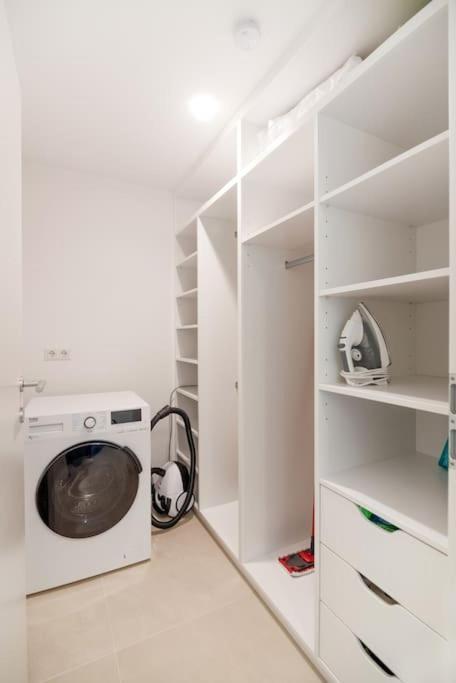 Neu Und Hell In Zentraler Ruhelage Mit Parkplatz Apartment Wina Bagian luar foto
