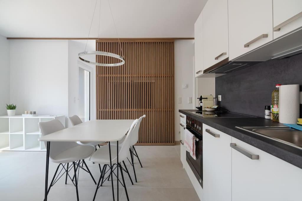 Neu Und Hell In Zentraler Ruhelage Mit Parkplatz Apartment Wina Bagian luar foto