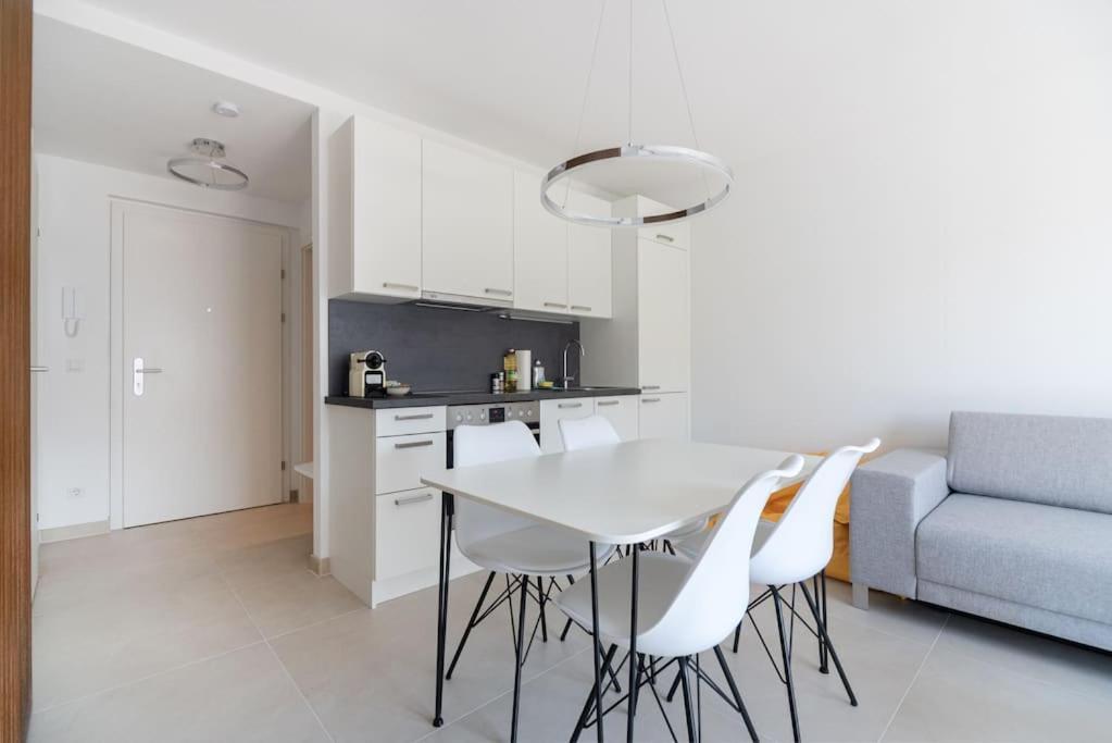 Neu Und Hell In Zentraler Ruhelage Mit Parkplatz Apartment Wina Bagian luar foto