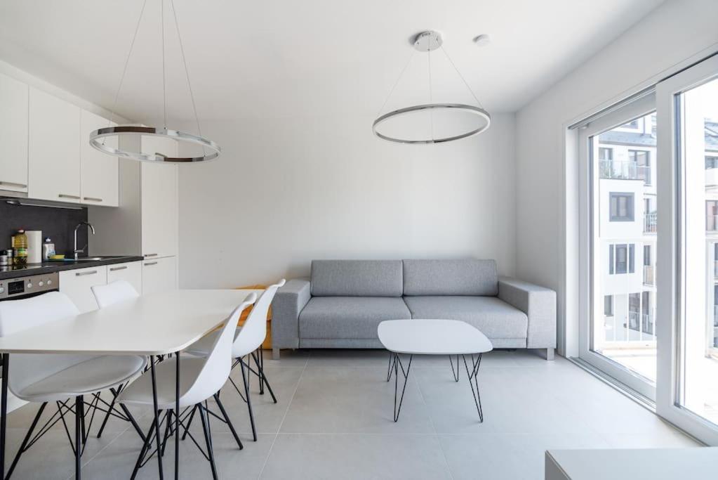 Neu Und Hell In Zentraler Ruhelage Mit Parkplatz Apartment Wina Bagian luar foto