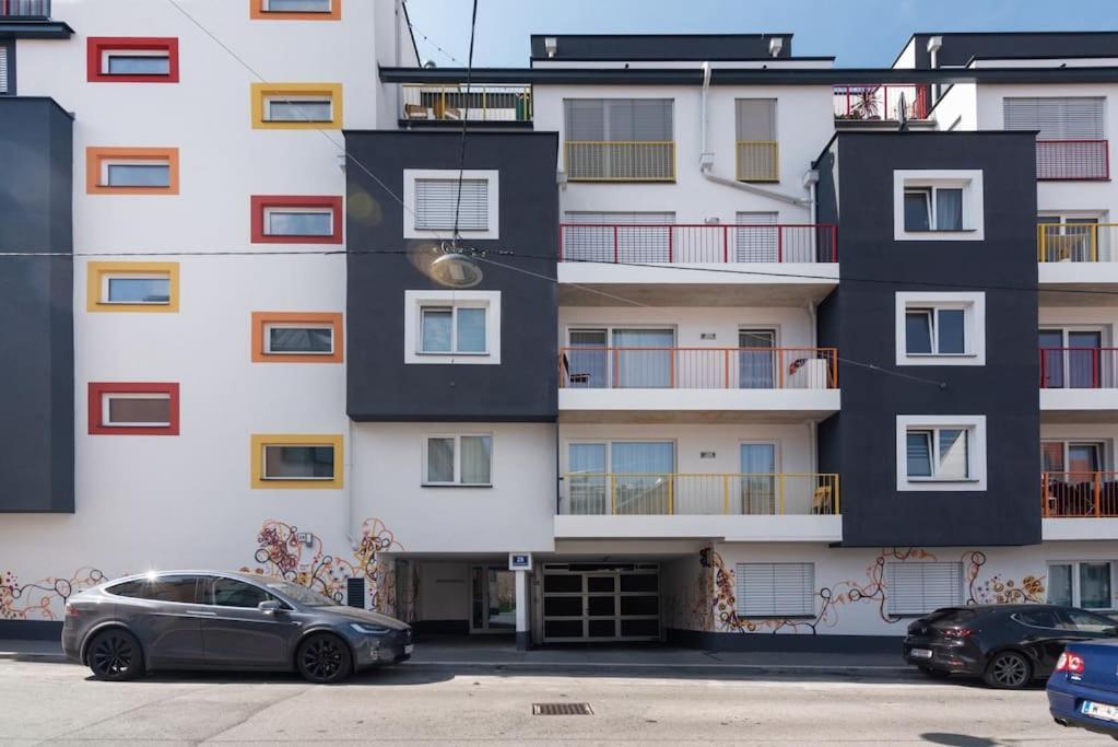 Neu Und Hell In Zentraler Ruhelage Mit Parkplatz Apartment Wina Bagian luar foto