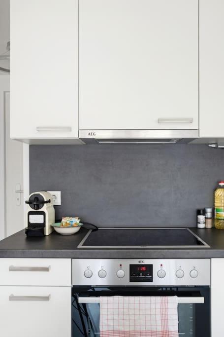 Neu Und Hell In Zentraler Ruhelage Mit Parkplatz Apartment Wina Bagian luar foto