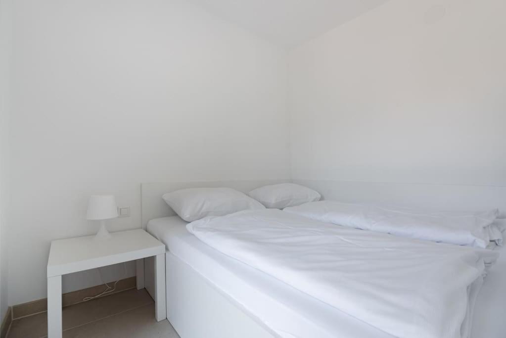 Neu Und Hell In Zentraler Ruhelage Mit Parkplatz Apartment Wina Bagian luar foto