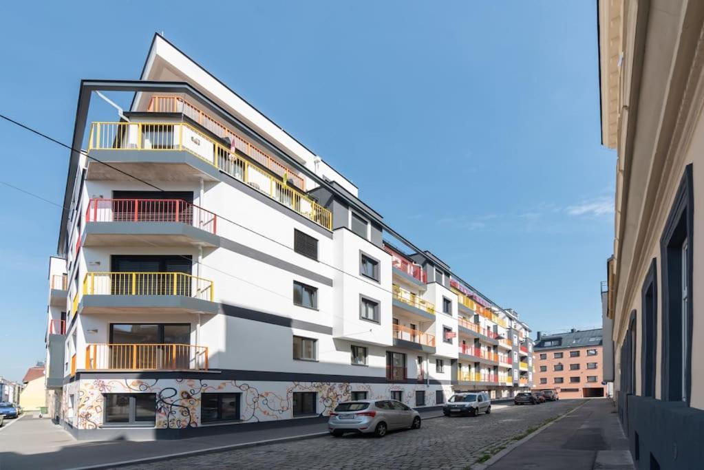 Neu Und Hell In Zentraler Ruhelage Mit Parkplatz Apartment Wina Bagian luar foto