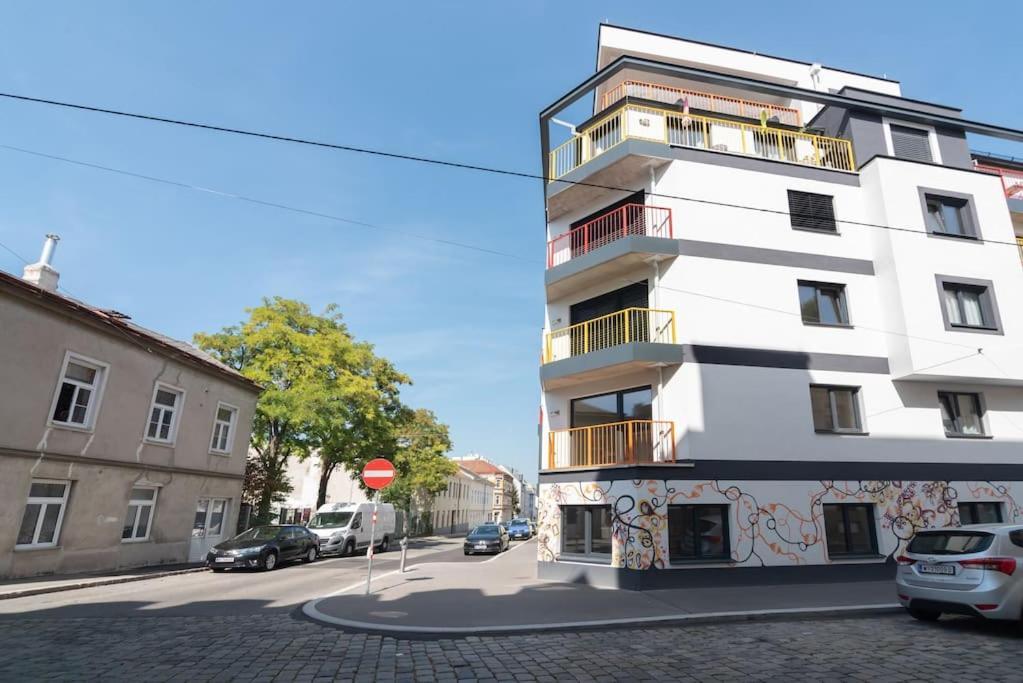 Neu Und Hell In Zentraler Ruhelage Mit Parkplatz Apartment Wina Bagian luar foto