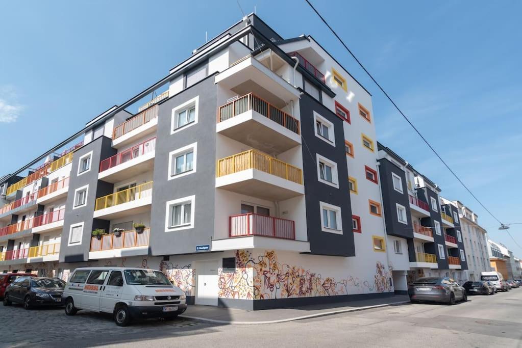 Neu Und Hell In Zentraler Ruhelage Mit Parkplatz Apartment Wina Bagian luar foto