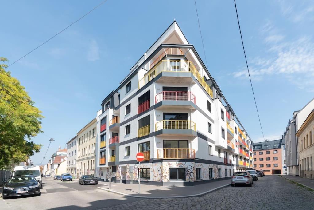 Neu Und Hell In Zentraler Ruhelage Mit Parkplatz Apartment Wina Bagian luar foto