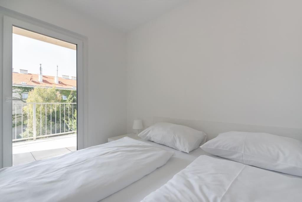 Neu Und Hell In Zentraler Ruhelage Mit Parkplatz Apartment Wina Bagian luar foto