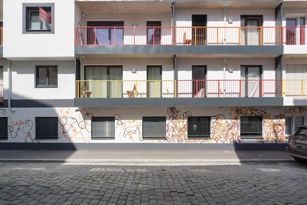 Neu Und Hell In Zentraler Ruhelage Mit Parkplatz Apartment Wina Bagian luar foto