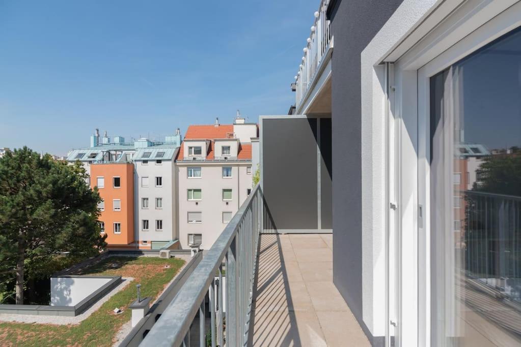 Neu Und Hell In Zentraler Ruhelage Mit Parkplatz Apartment Wina Bagian luar foto