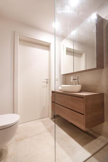 Neu Und Hell In Zentraler Ruhelage Mit Parkplatz Apartment Wina Bagian luar foto
